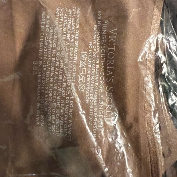 NWT and original packaging Victoria Secret bra size 38B - Picture 4 of 5